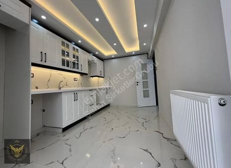 Bölgenin En Geniş M2'li Metrobüse Komşu 2+1 Giriş Kat Dairesi