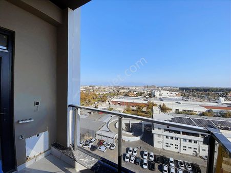 Altınova'da Agora Avm Dibi Tramvaya Yakın Hakimbey Tower'de 1+1