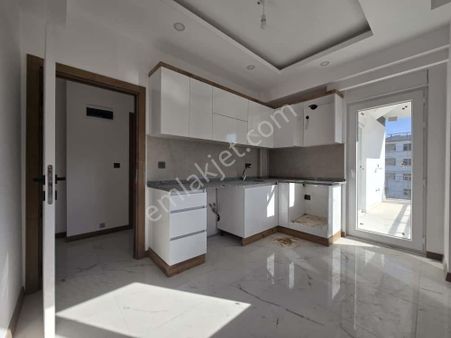 Tramvay Dibinde 2+1 Herşeyi Ayrı Kaçmaz Daire!!