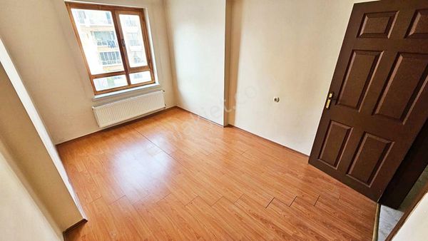 Keçiören'de Ara Kat Cadde Üzeri Daire