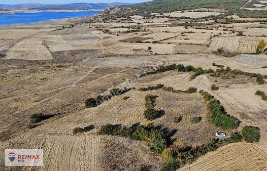 Akçaköyde 3.535 M² Tarla Yatırım Ve Kullanım İçin Uygun Baraj