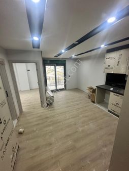 Varsak Da Tramvaya Cephe Cadde Üstü 1+1 Katta Sıfır Daire