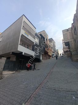 Uygun Emlak'tan Eyyübiyede 3 Katlı Binanın Tamamı Satılık Daire