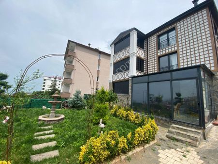 2 Nolu Bostancı'da Manzaralı Satılık 4+2 Tripleks Villa