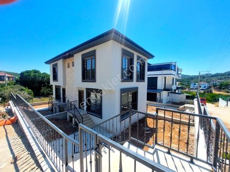 Seferihisar Payamlı'da Satılık Sıfır 2+1 Bahçeli Dubleks Villa