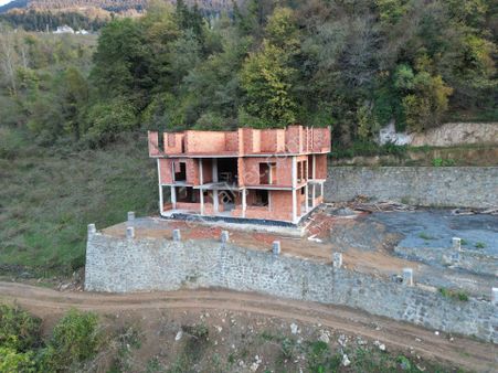 Maçka Akmescit'de 1933 M2 Üzerine Kurulu 650 M2 Satılık Mülk