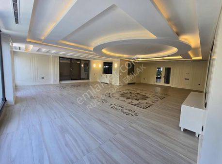 Kemerağzı Asansörlü Havuzlu 5+1 Satılık Villa