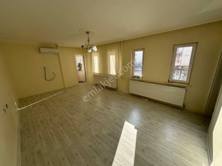 Emlak Danışmanım'dan Cadde Üstü Ön Cephe 3+1 Daire