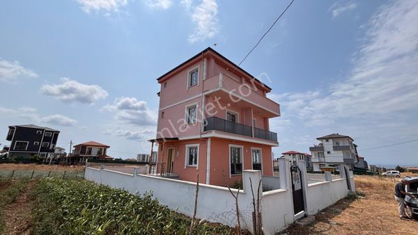 Marmara Ereğlisi’nde Yaz-kış Oturuma Uygun Satılık Villa! Kanat Emlak