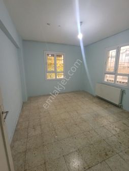 Uygun Emalktan Bamyasuyunda 1. Kat 4 Oda Doğalgazlı Satılık Daire