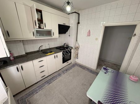 Emlak Danışmanım'dan Selçuklu Mahalesinde 3+1 Ara Katta Yapılı Daire!!!