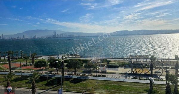 Karşıyaka Sahilde 4+1 130 M² Satılık Yalı Dairesi