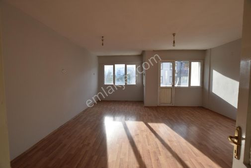 Emin'den 3+1 Ara Kat Otoparklı Çift Cephe