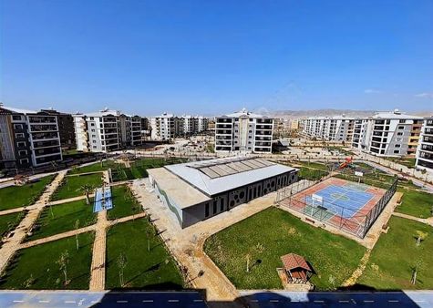 Gül Emlaktam Metro Kentte Satlık Lüks Daire