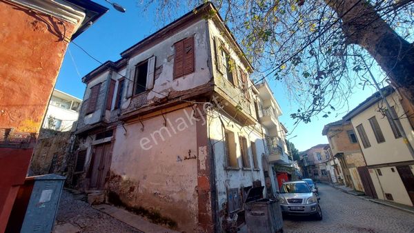 Ayvalık'ın Kalbinde, Avantajlı Konumda Yatırımlık Tarihi Rum Evi