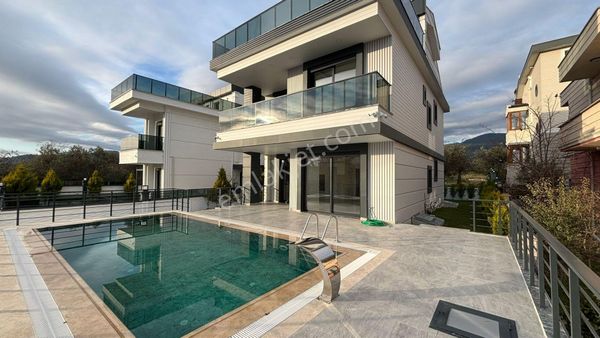 Güre Tahtakuşlar’da Emsalsiz! Deniz Manzaralı, 355 M² Arsada, Özel Havuzlu Ultra Lüks Müstakil Villa