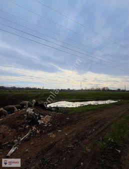 Remax Mıd 'den Balıklı Köyünde Merkeze Yakın Satılık Tarla