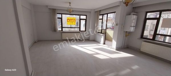 Heykelde Köşe Ferah Aydınlık Kiralık Ara Kat