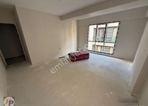 Hürriyet Cad.yeni Proje'de Cadde Üstünde Satılık Daire