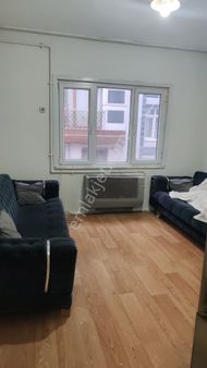 Bayrampaşa Altıntepsi 1+1 Kat 1 Ara Kat Doğalgaz Sobalı 2 Odada Doğalgaz Sobası Vardır