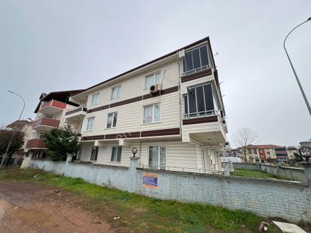 Karasu Çiğdem Emlak,2+1 Ara Kat Önü Açık Cephe ,denize 100 Metre