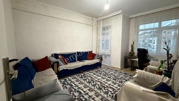 Emlak Uzmanı'ndan Zeytinburnu Yenidoğan'da Marmaray'a Paralel Satılık Daire