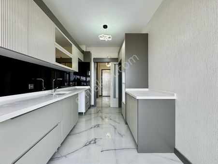 Ayzen Emlak'dan Karakol Yakını Sahibinden Satılık Daire