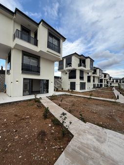 Efeler’de Tam Müstakil, Denize Yakın Merkezi Konum Villa