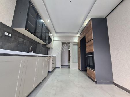 Karşıyaka Mah. Cadde Üzeri 2-banyolu Teras Balkonlu Sıfır 3+1