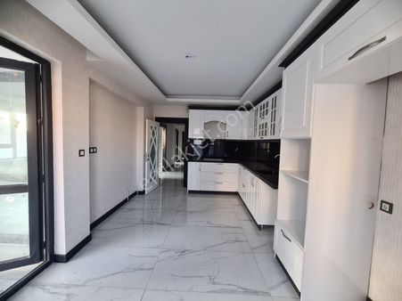 Ayvalı'da Çift Bloklu Sitede Cadde Üzeri 13.katta Sıfır 4+1