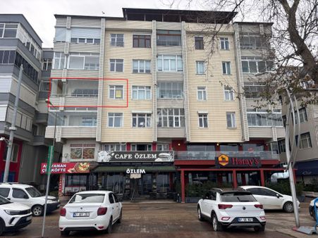 Akçakoca Çınar Caddesine Cephe 3+1 135 M2 Satılık Ara Kat Daire