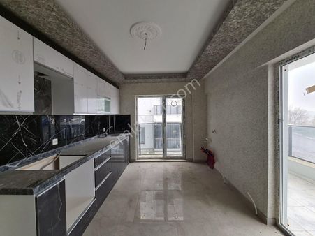 Park & Okul & Cadde Üçgeninde Arakat 2-banyolu Sıfır 3+1 Fırsatı