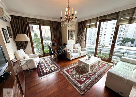 Suadiye'de Zara'ya Yakın 2+1 Balkonlu Genç Bina