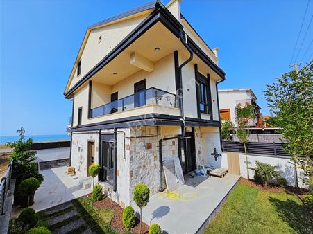 Denize 2 . Sırada , 4+1 Müstakil Parsel , Havuzlu Lüks Villa