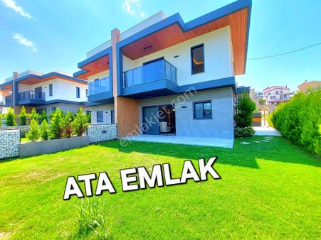 Kuşadasında Avm'lere Yakın Havuzlu Sitede Geniş Bahçeli Sıfır Villa