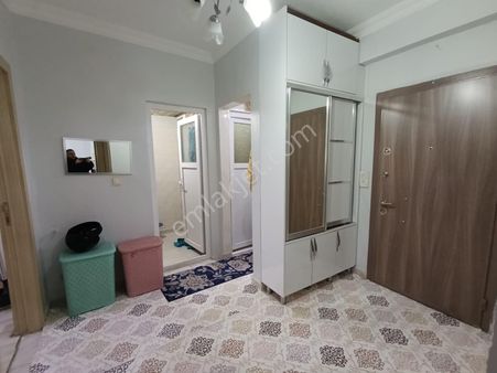 Uygun Emlaktan Baglarbaşında 1. Kat 3 Oda Satılık Daire.