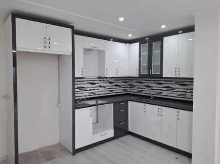 Sarılarda,havuzlu,asansörlü Sıfır 3 + 1 Dublex...