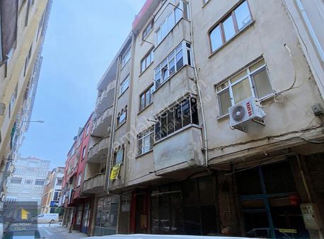 Karasu Belediye Yanında Dükkan Üstünde 3+1 Satılık Daire