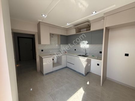 V.aktoprakta Sıfır Yerden Isıtmalı Tramvay Cadde Yakını 2+1 Daireler