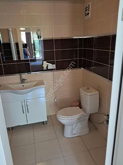 Balıkesir/edremit Göbelezokulu Yakın Giriş Kat 1+1 60m2 8 Yıllık Bina D.gazlı