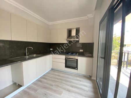 Marmaris Merkez'de Yeni Binada Kiralık 2+1 Boş Daire