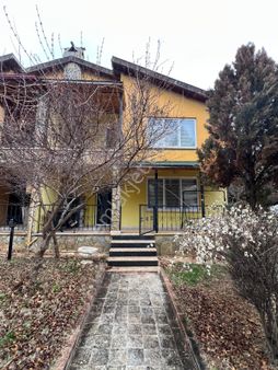 Afyon Özsu Emlak'tan Gazlıgöl'de Bakımlı Satılık Villa