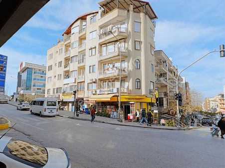 Kuşadası Merkez Acil Satılık Masrafsız 2+1 Kapalı Mutfak Satılık