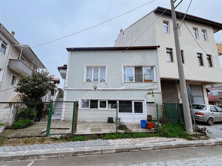 Adapazarı Tepekum'da Cadde Üzerinde Bahçeli 2 Katlı Müstakil Ev