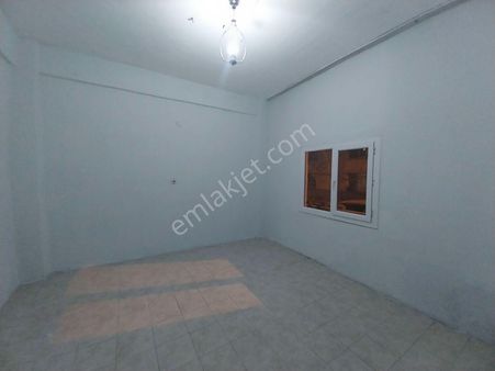 Gaziemir Sarnıç'da Doğalgazlı İzbana Yakın 2+1 95m2 Kiralık