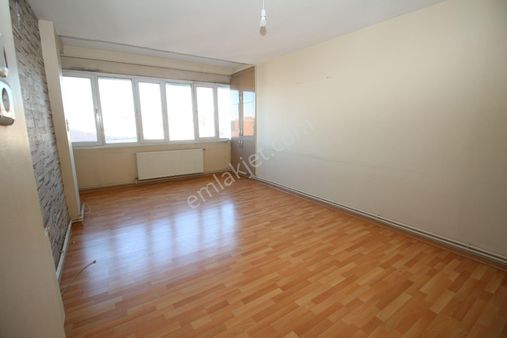 Polat Cad. Üzerinde Yeşilyurt Dev. Hast. Yürüme Mesafesinde Asansörlü