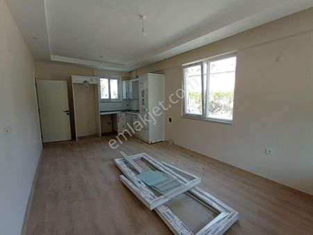 Çiğdem Emlak'tan Ortaca'da Satılık Havuzlu 1+1 Daire