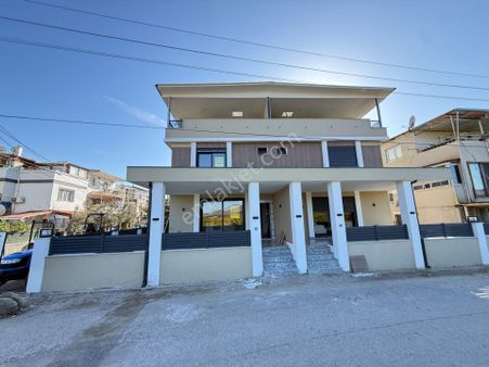 Seferihisar Doğanbey De Denize Yakin Satılık Bahçeli Sıfır Luks 3+1 Villa