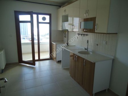 Krc'den Uzun Bloklarda Manzaralı Kiralık 3+1 Daire