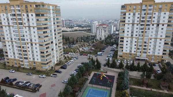 Irmak Emlak- Bağlıca Aksın Dora Kontlarında Satılık Ara Katta 4+1 Daire